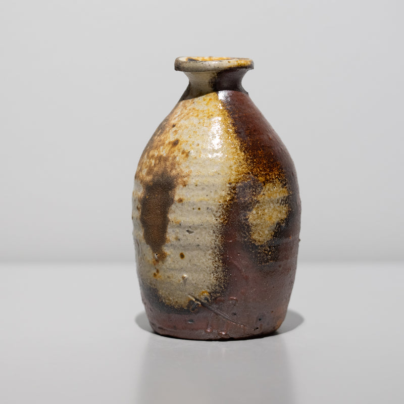 <tc>Masahiko Imanishi / Akadobe Sake Flask</tc>