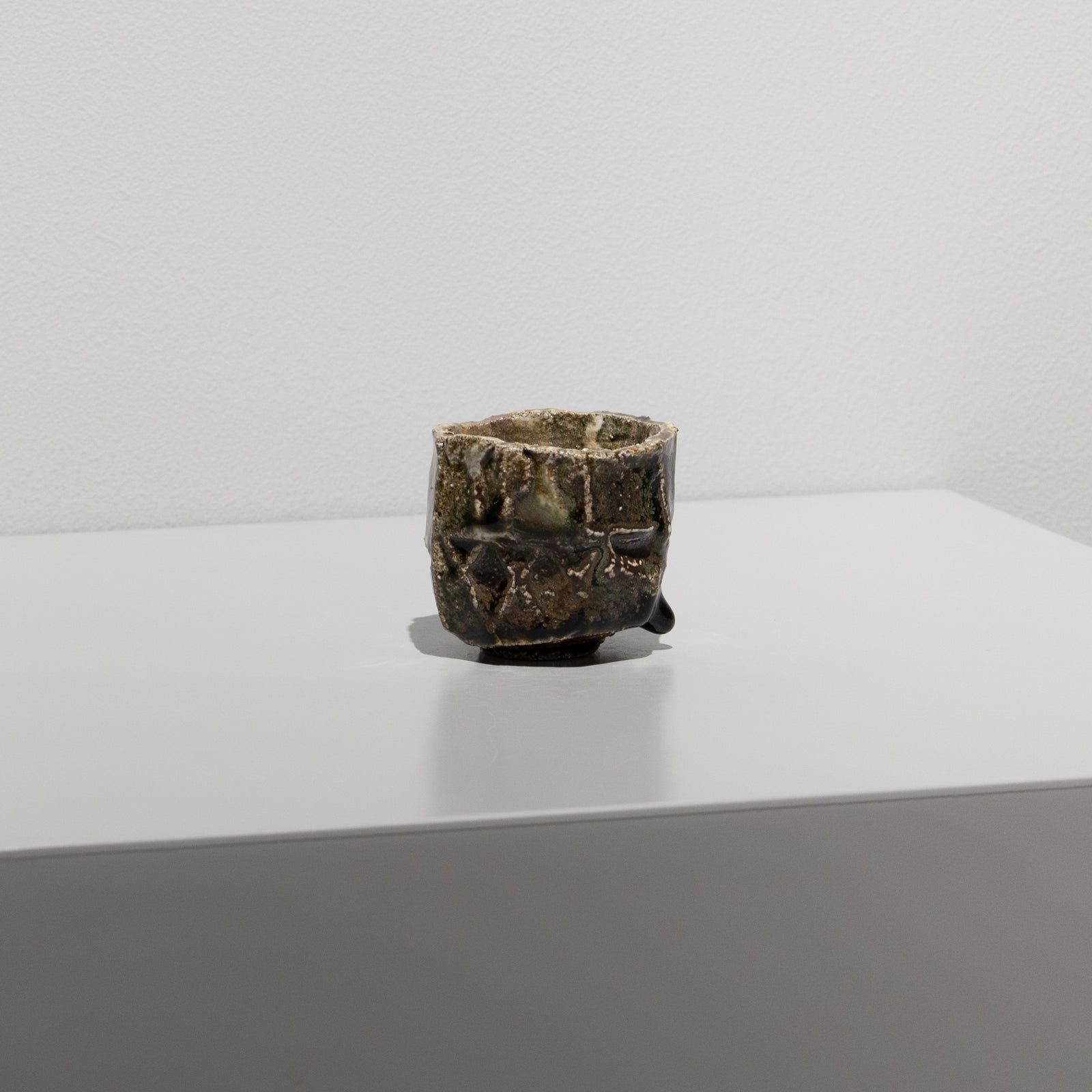 今西公彦 /黒丹波刳貫酒呑（一点物） – HULS GALLERY TOKYO | 現代工芸