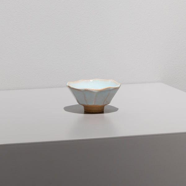 岡田泰 / 淡青釉面取ぐい呑（一点物） – HULS GALLERY TOKYO | 現代