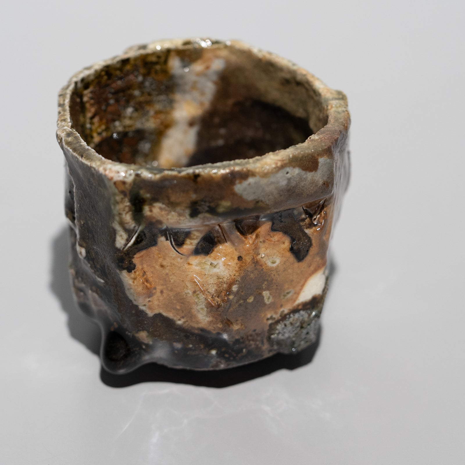 今西公彦 /黒丹波刳貫酒呑（一点物） – HULS GALLERY TOKYO | 現代工芸