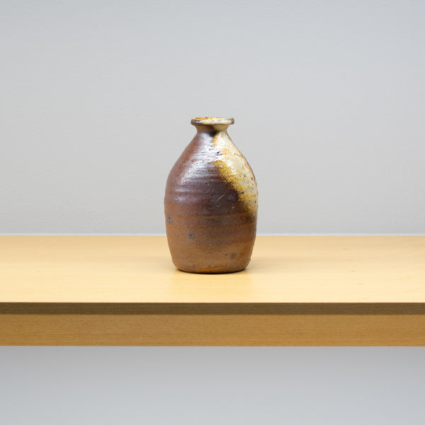 <tc>Masahiko Imanishi / Akadobe Sake Flask</tc>