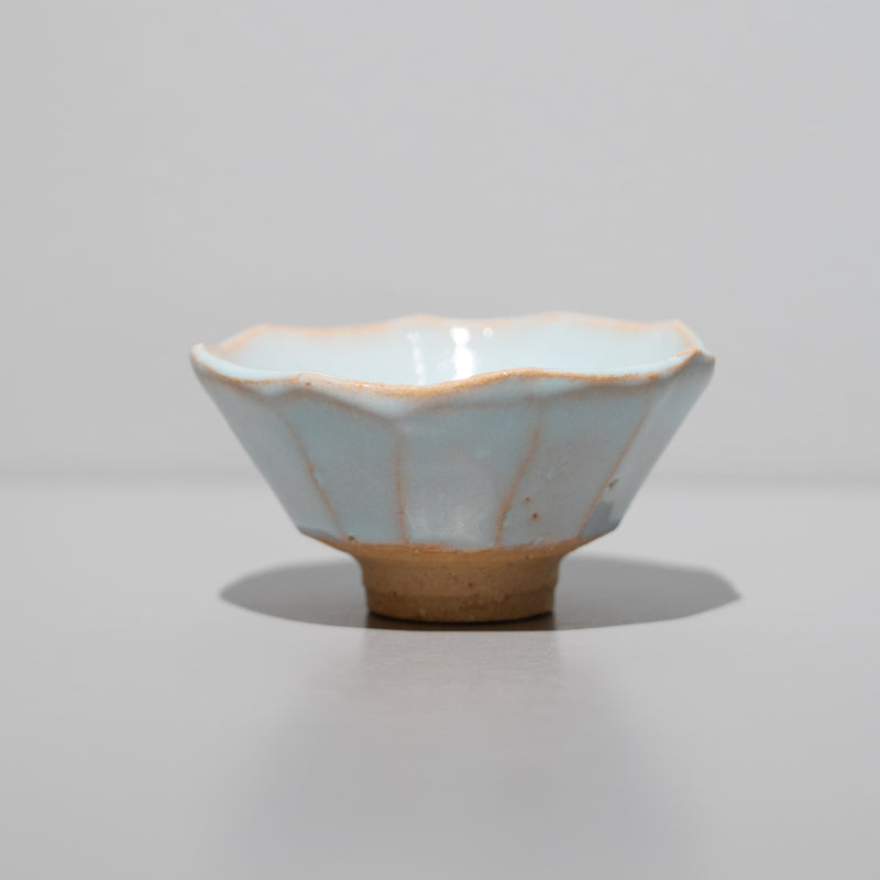 岡田泰 / 淡青釉面取ぐい呑（一点物） – HULS GALLERY TOKYO | 現代