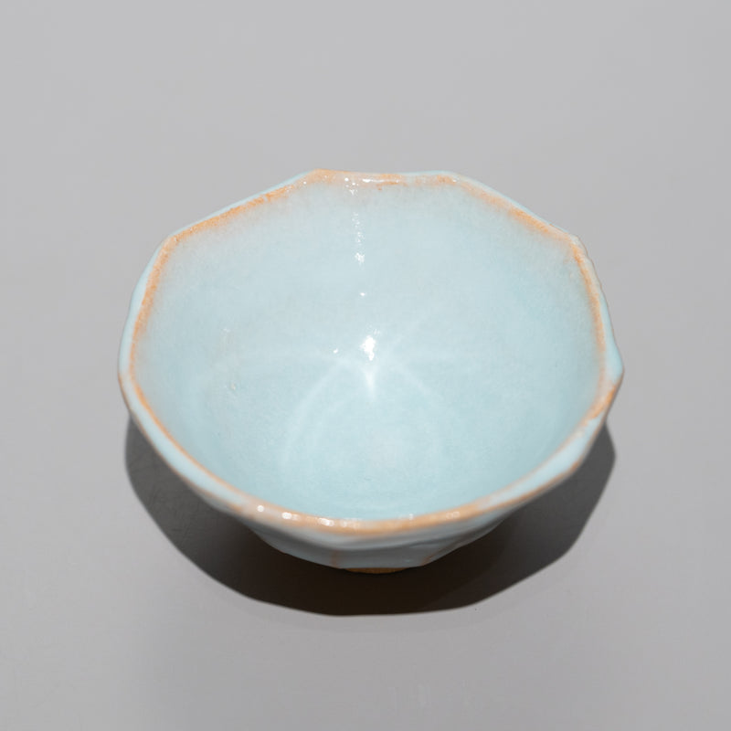岡田泰 / 淡青釉面取ぐい呑（一点物） – HULS GALLERY TOKYO | 現代