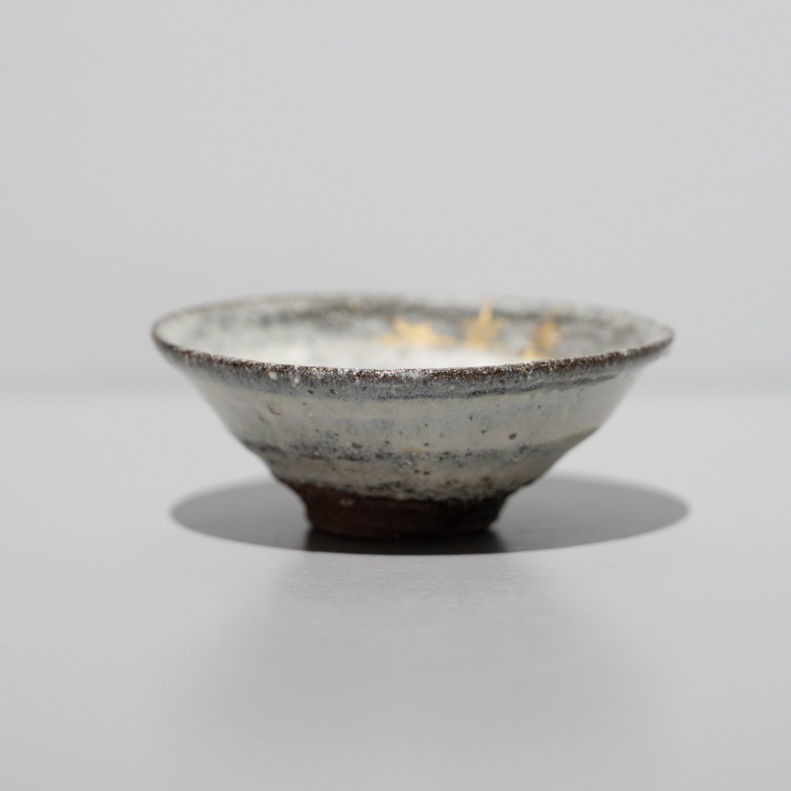 尾西宏紀 / 薬師寺東塔基壇土 赤膚釉薬師寺景酒盃（一点物） – HULS