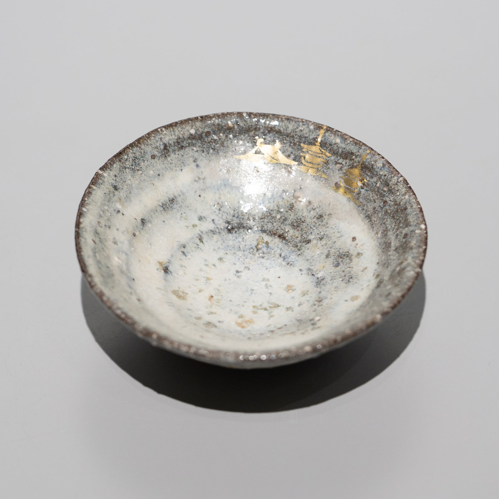 尾西宏紀 / 薬師寺東塔基壇土 赤膚釉薬師寺景酒盃（一点物） – HULS