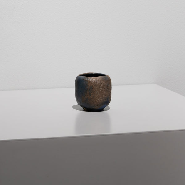 加藤亮太郎 / 瑠璃黒酒呑（一点物） – HULS GALLERY TOKYO | 現代工芸