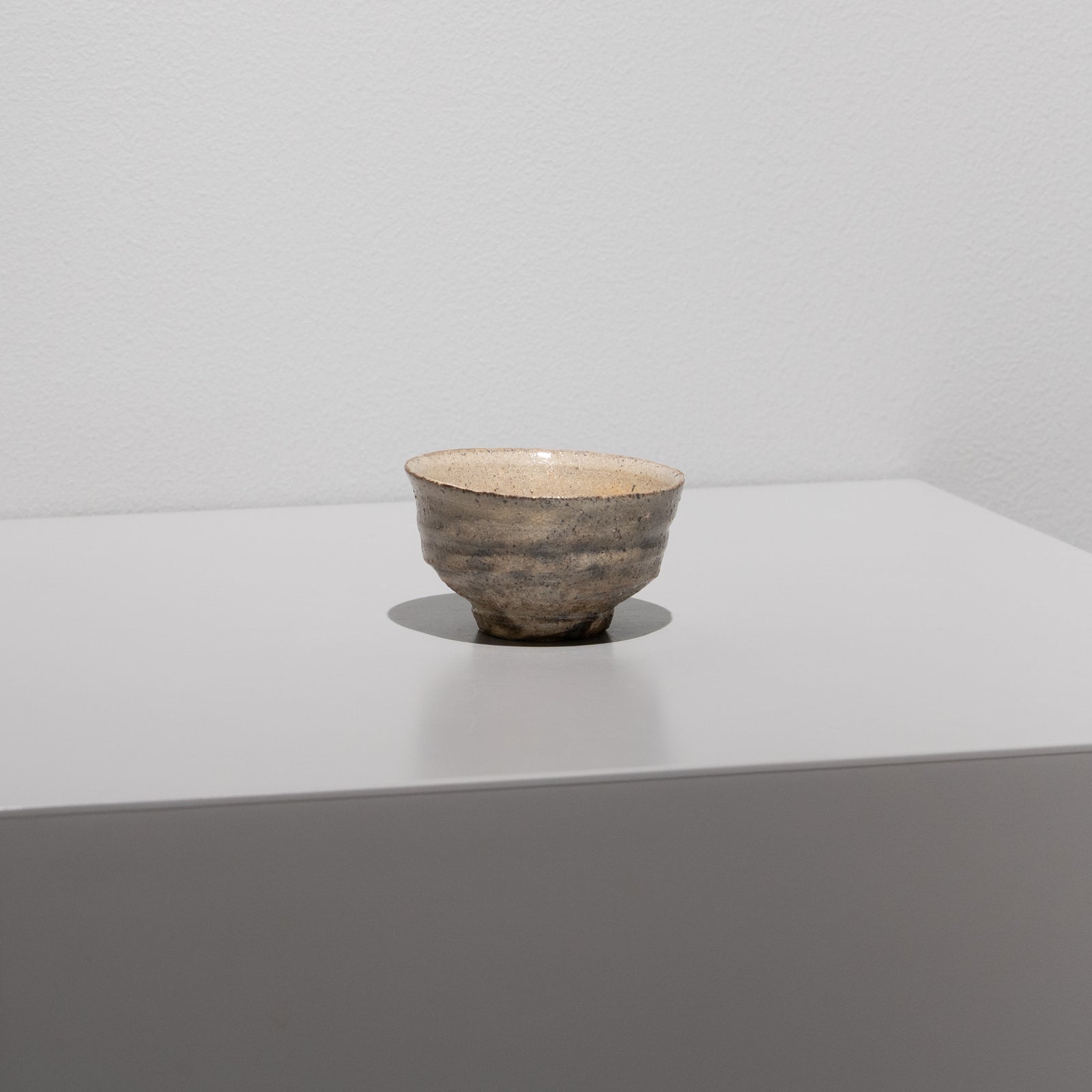 坂倉新兵衛 / 大道粉引酒盃（一点物） – HULS GALLERY TOKYO | 現代