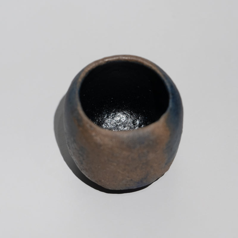 加藤亮太郎 / 瑠璃黒酒呑（一点物） – HULS GALLERY TOKYO | 現代工芸
