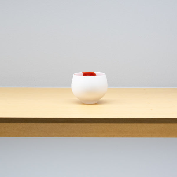 <tc>Ryo Sekino / White and Red Round Sake Cup A</tc>