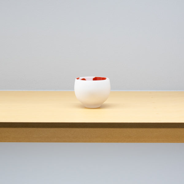 <tc>Ryo Sekino / White and Red Round Sake Cup B</tc>