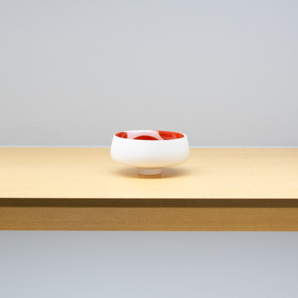 <tc>Ryo Sekino / White and Red Shallow Sake Cup A</tc>