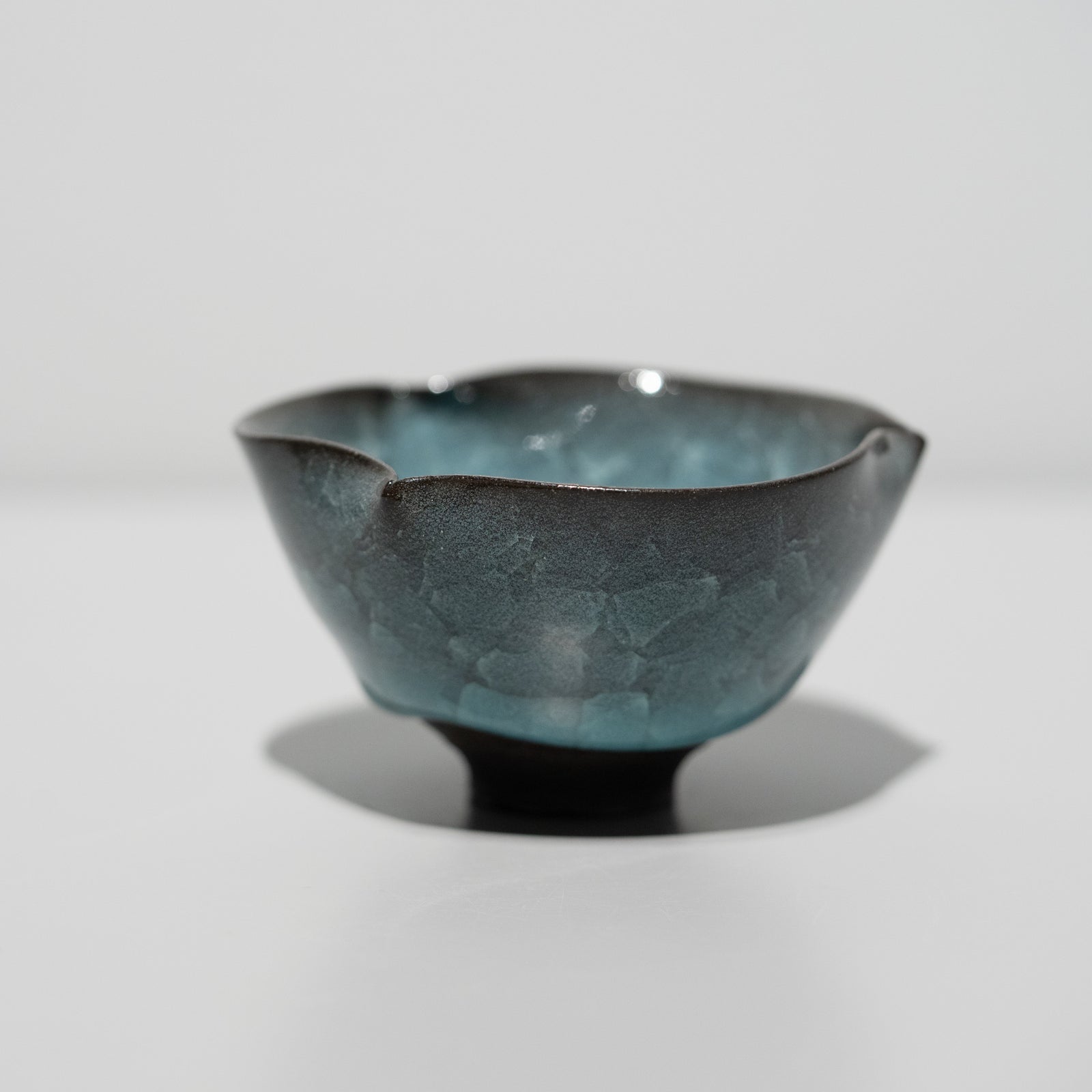 今泉毅 / 翠青瓷盃 稜花（一点物） – HULS GALLERY TOKYO | 現代工芸