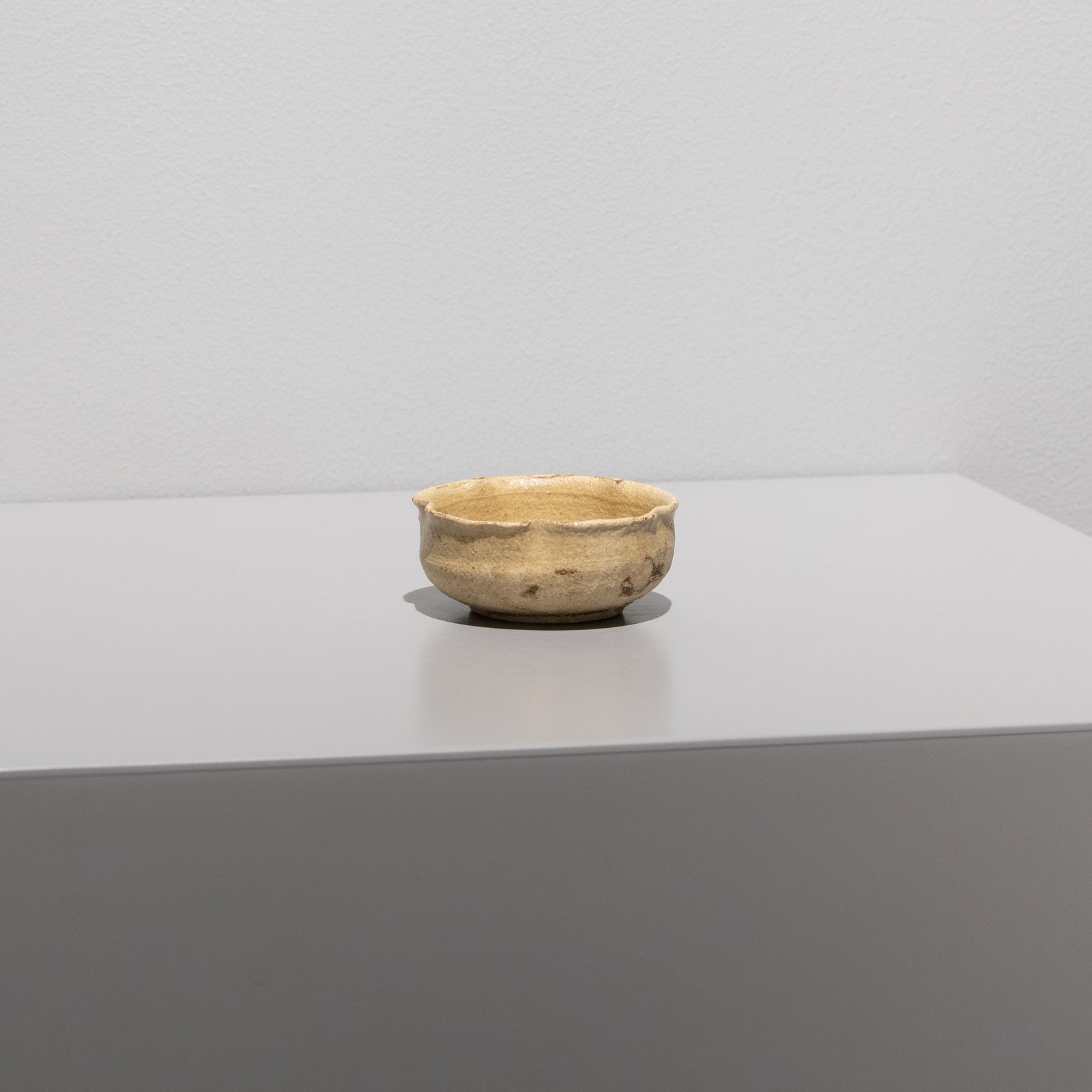 西岡悠 / 黄瀬戸輪花盃（一点物） – HULS GALLERY TOKYO | 現代工芸