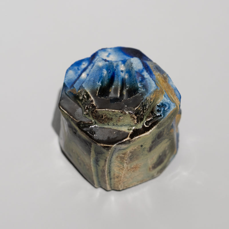 中国現代陶芸家 米閑雲　四頭の馬 馬場隆志 / 窯変蒼ぐい呑（一点物） – HULS GALLERY TOKYO | 現代工芸