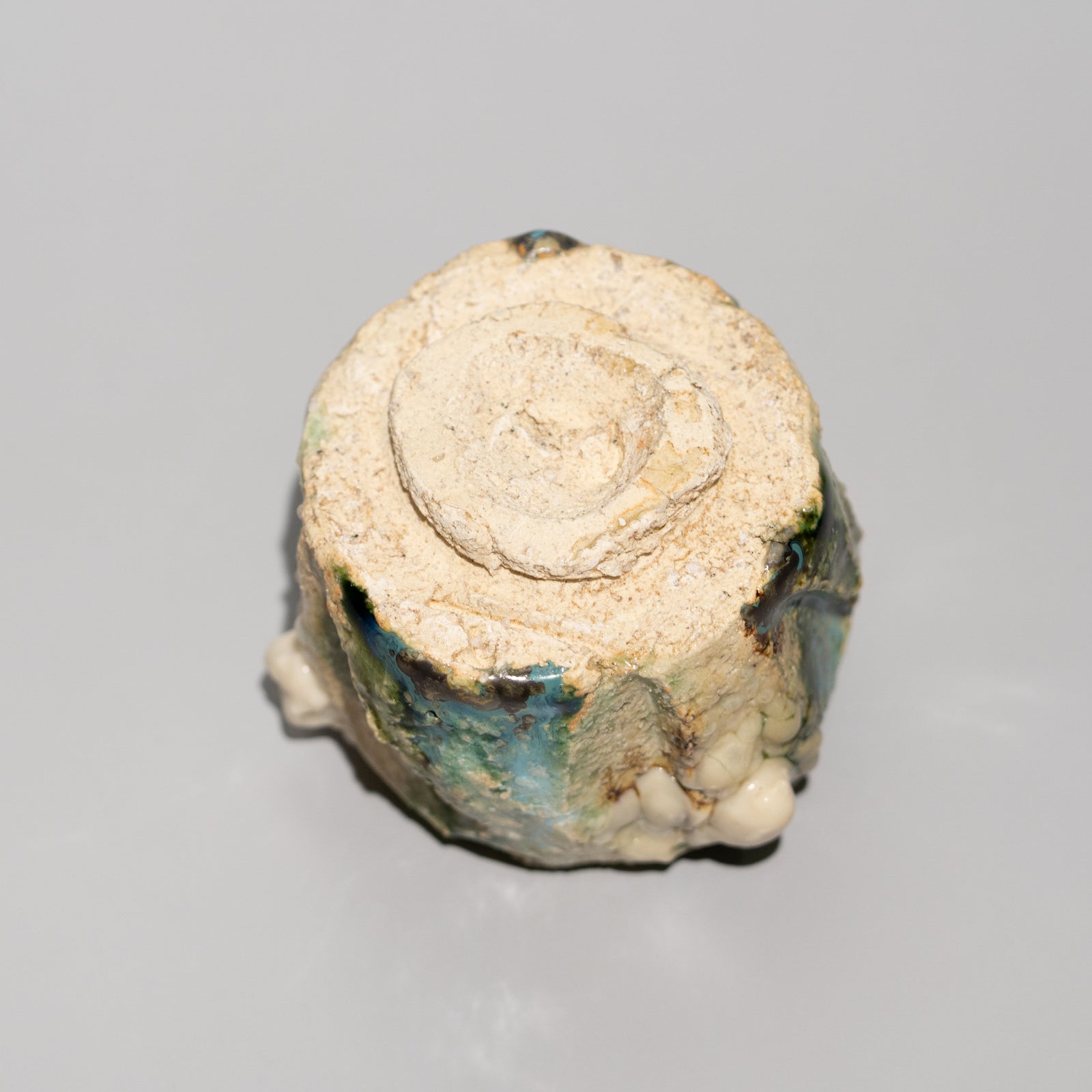福島一紘 / 織部梅花皮手ぐい呑（一点物） – HULS GALLERY TOKYO