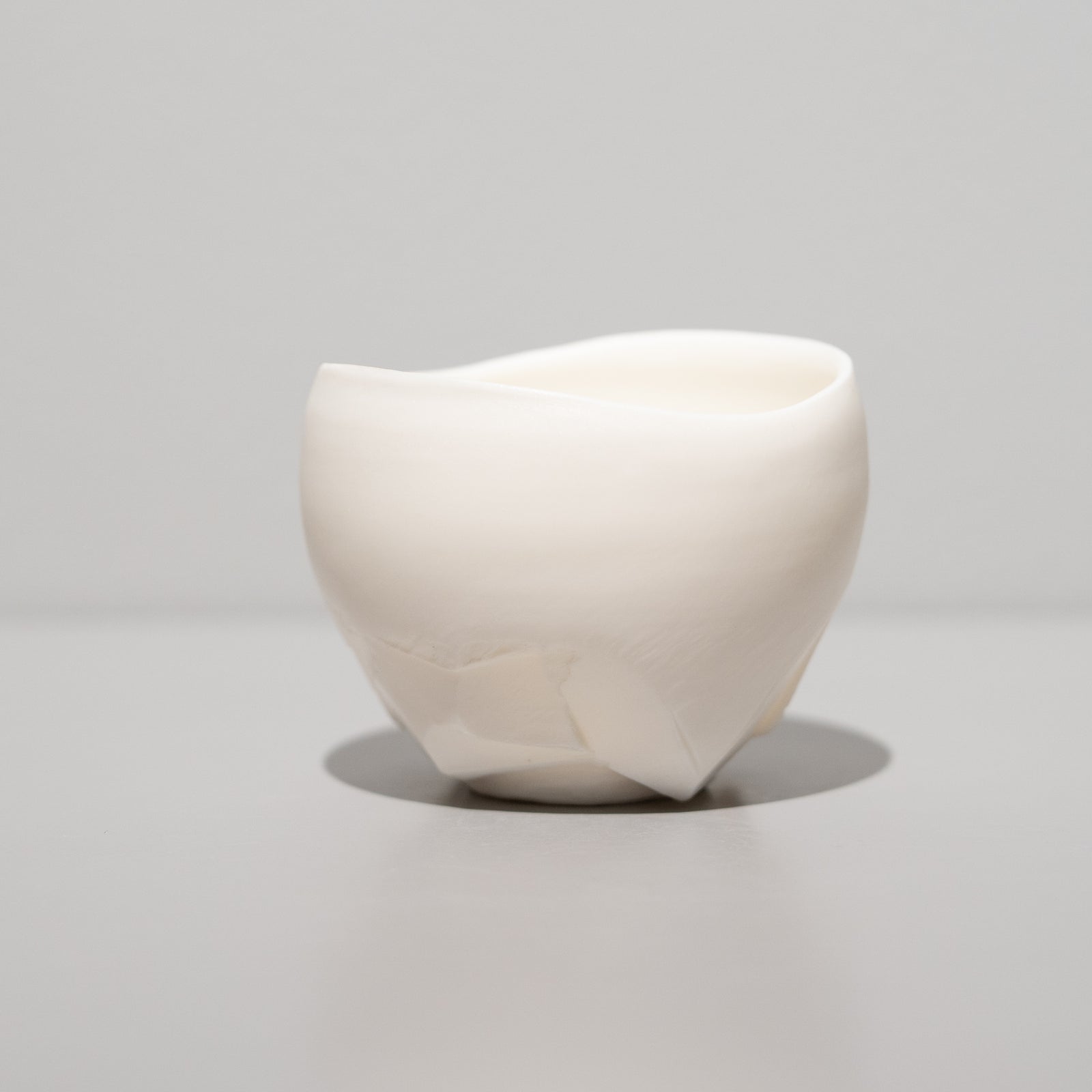 藤田祥 / 白備前ぐい呑 丸み（一点物） – HULS GALLERY TOKYO | 現代