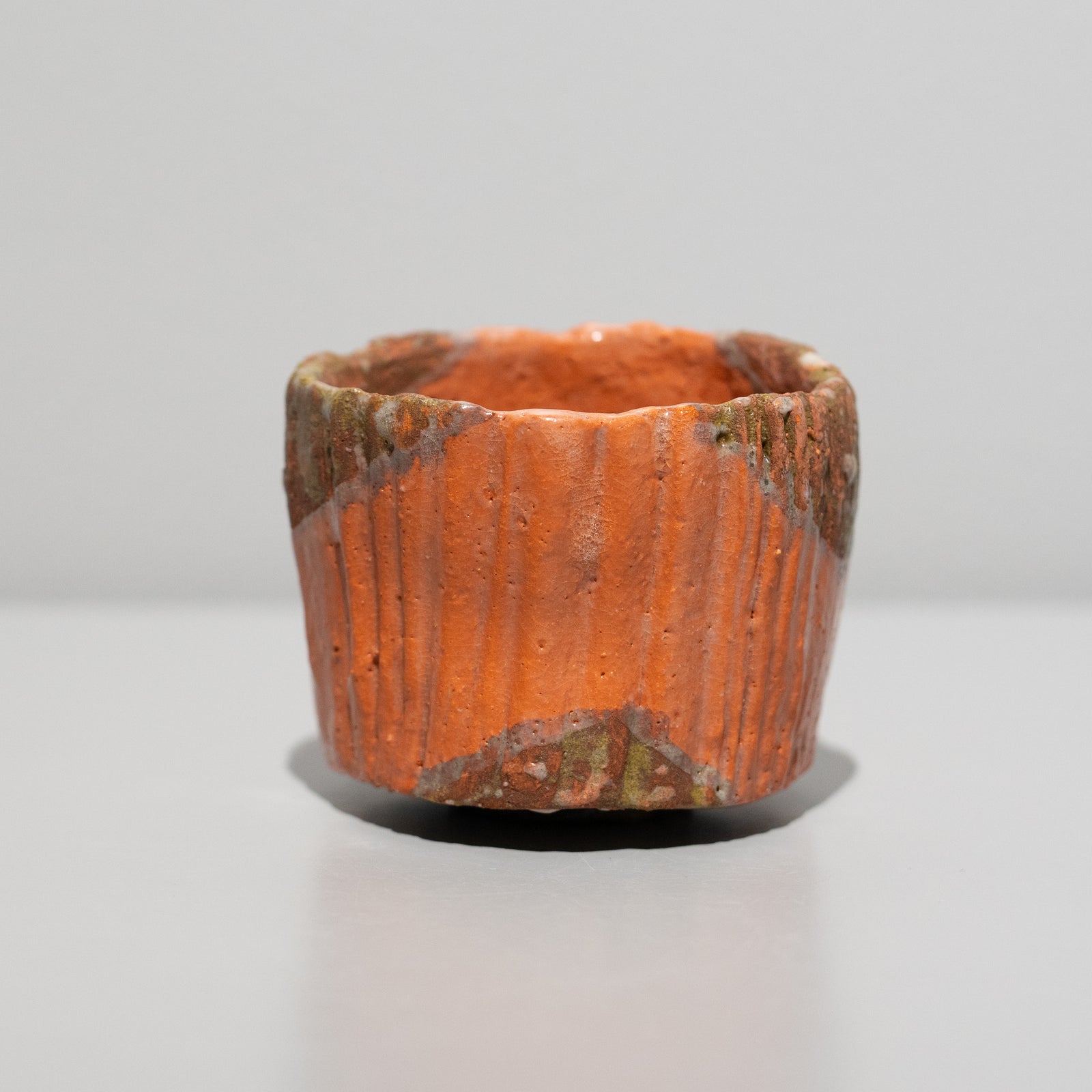 柳下季器 / 赤ぐい吞（一点物） – HULS GALLERY TOKYO | 現代工芸