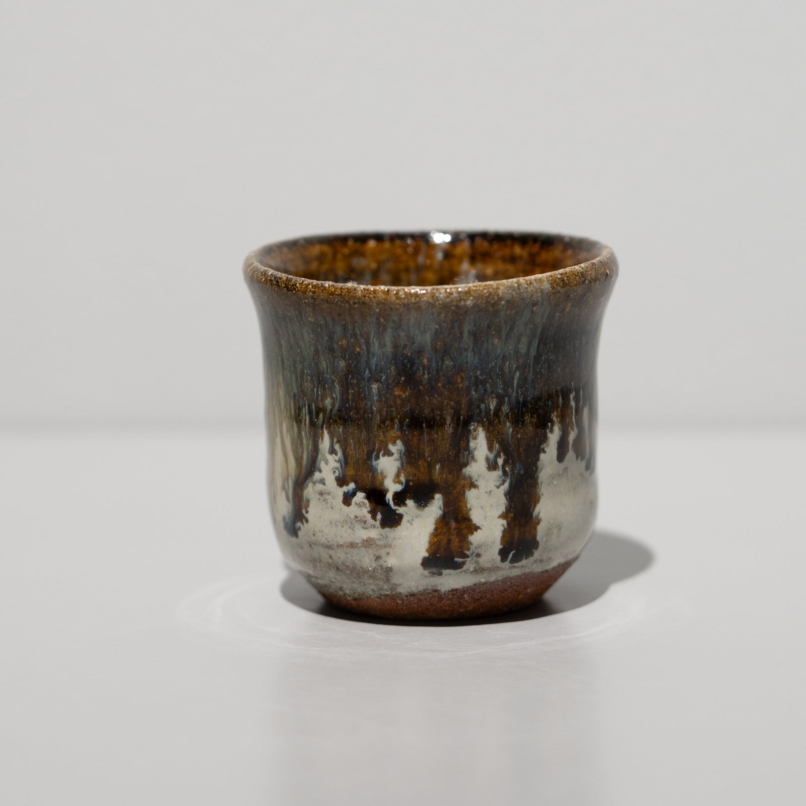 ぐい呑 茶色 作家物陶器 箱付き 三藤るい / 朝鮮唐津ぐい呑（一点物） – HULS GALLERY TOKYO | 現代
