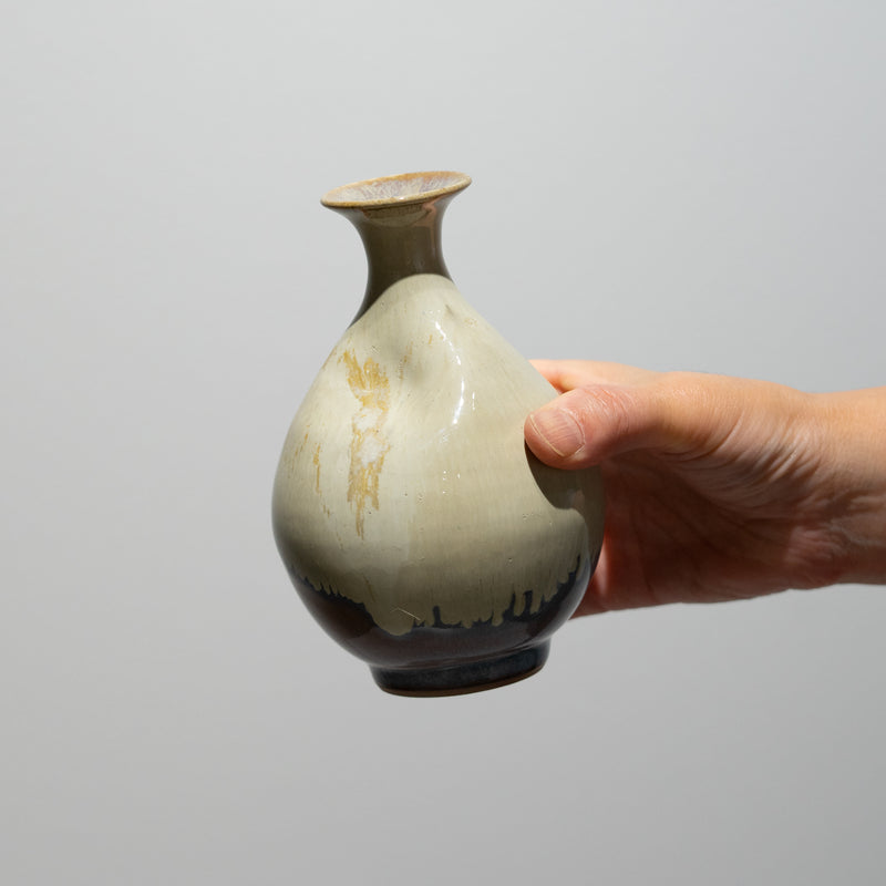 <tc>Shunkei Takatori / Tokkuri Sake Flask</tc>