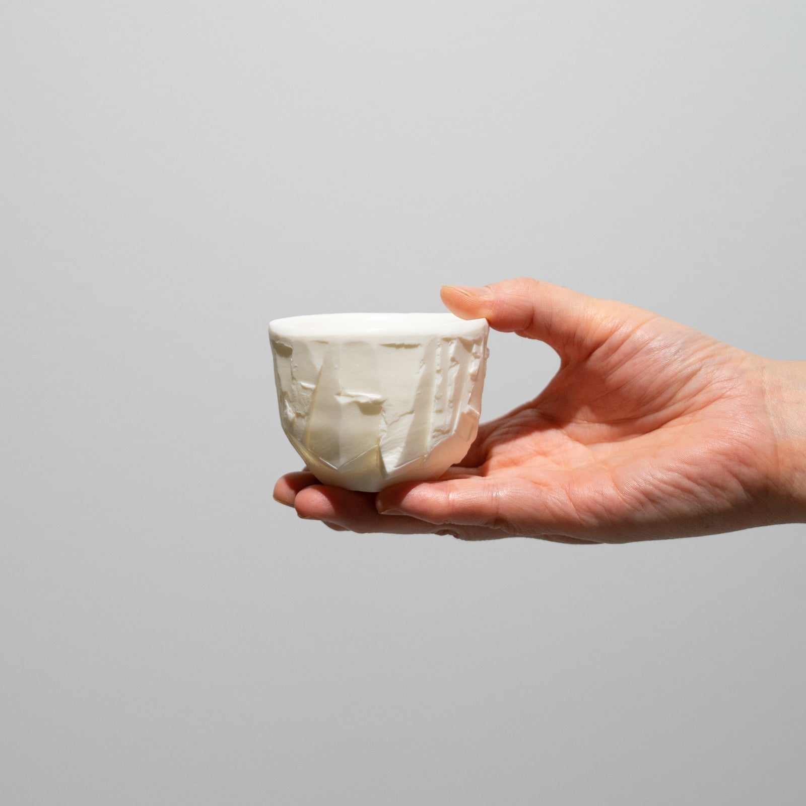 藤田祥 / 白備前ぐい吞（一点物） – HULS GALLERY TOKYO | 現代工芸