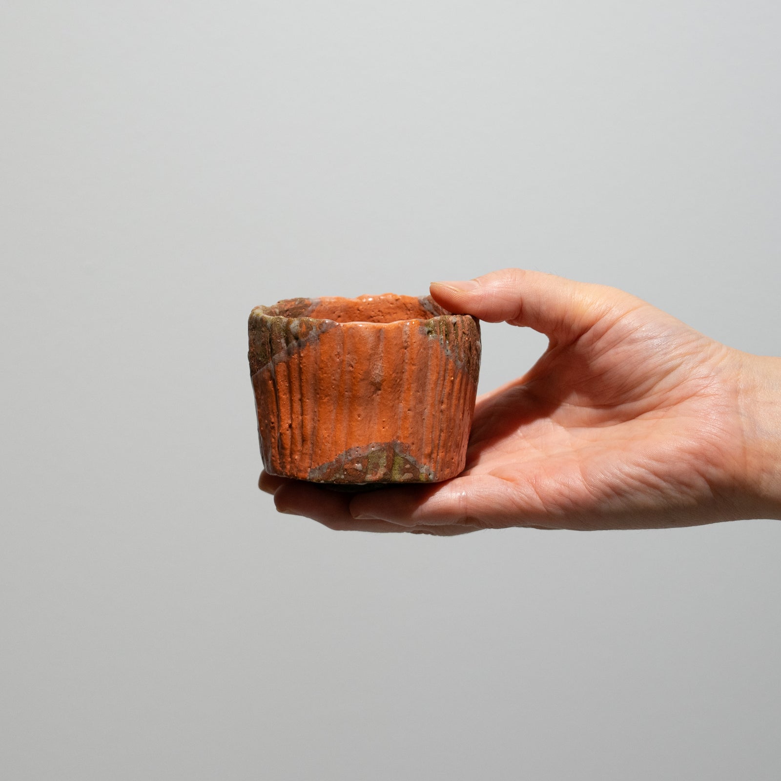 柳下季器 / 赤ぐい吞（一点物） – HULS GALLERY TOKYO | 現代工芸