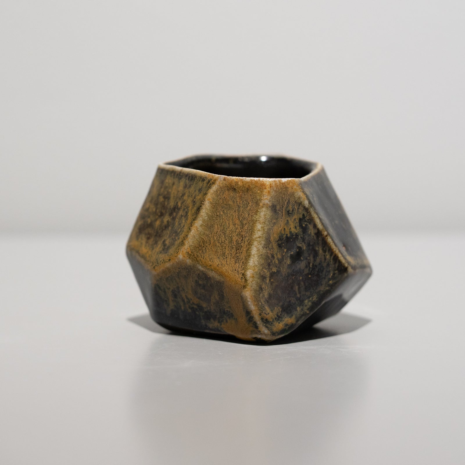 馬場隆志　ぐい呑 酒器展】馬場隆志 / 黒ぐい呑（一点物） – HULS GALLERY TOKYO