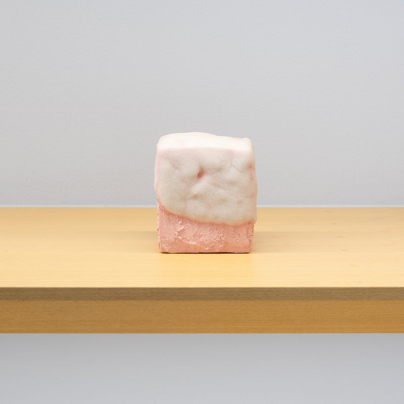 <tc>Tomoyuki Hoshino / Flower Vase Strawberry Milk</tc>