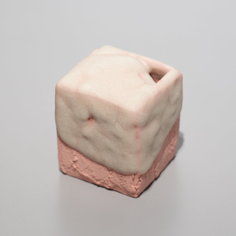 <tc>Tomoyuki Hoshino / Flower Vase Strawberry Milk</tc>
