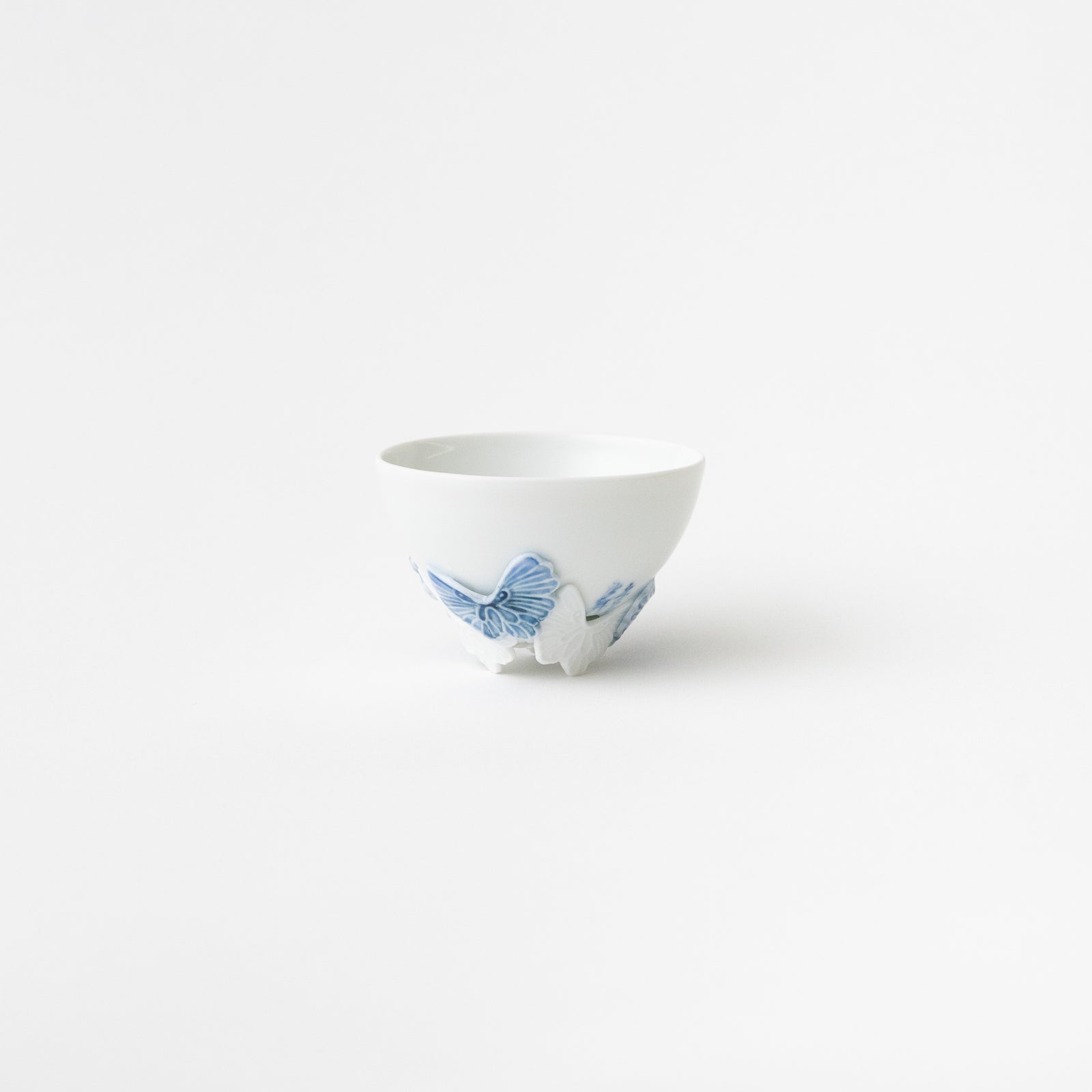 平戸菊蝶飾丸形杯（六方割） – HULS GALLERY TOKYO | 現代工芸ギャラリー