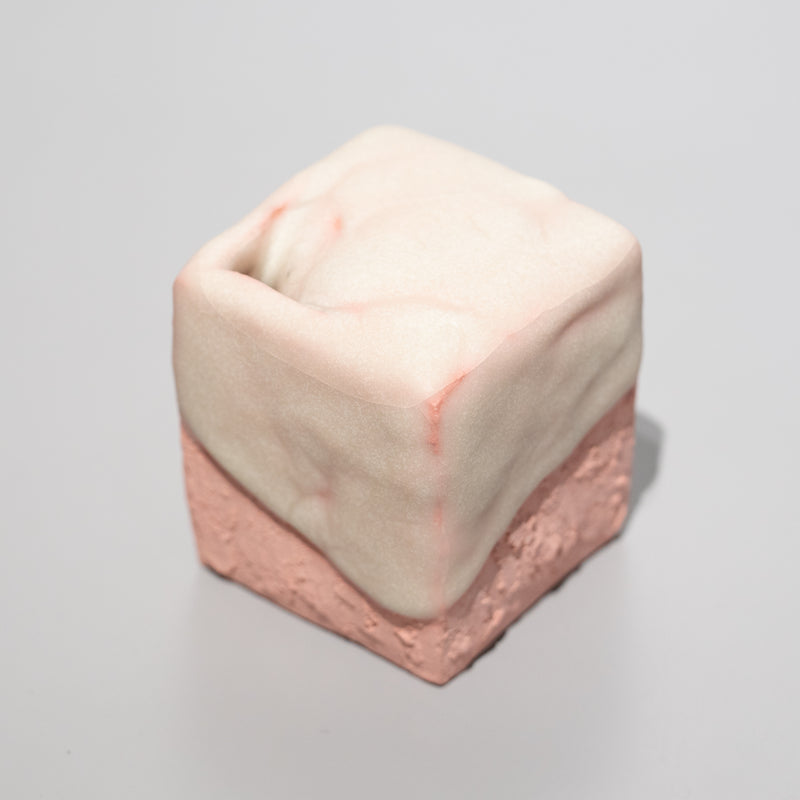 <tc>Tomoyuki Hoshino / Flower Vase Strawberry Milk</tc>