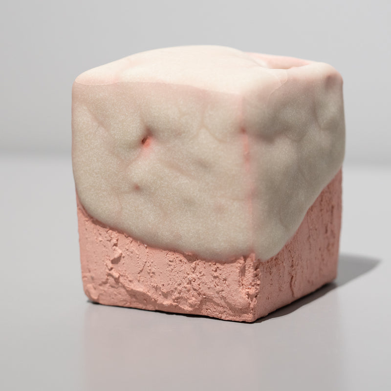 <tc>Tomoyuki Hoshino / Flower Vase Strawberry Milk</tc>