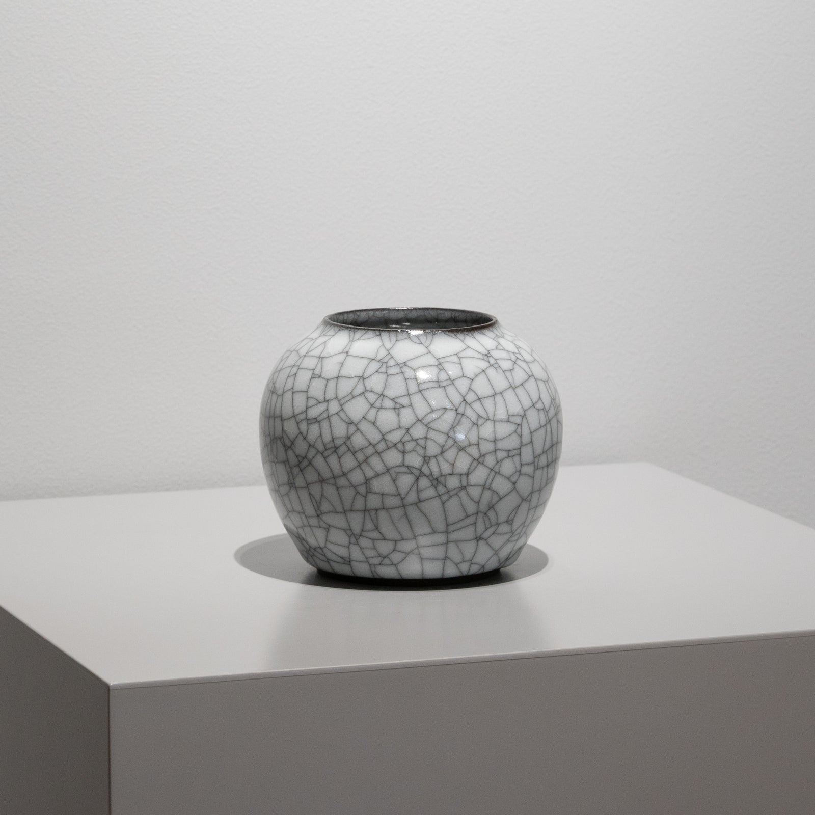 今泉毅 / 白瓷壷（一点物） – HULS GALLERY TOKYO | 現代工芸ギャラリー