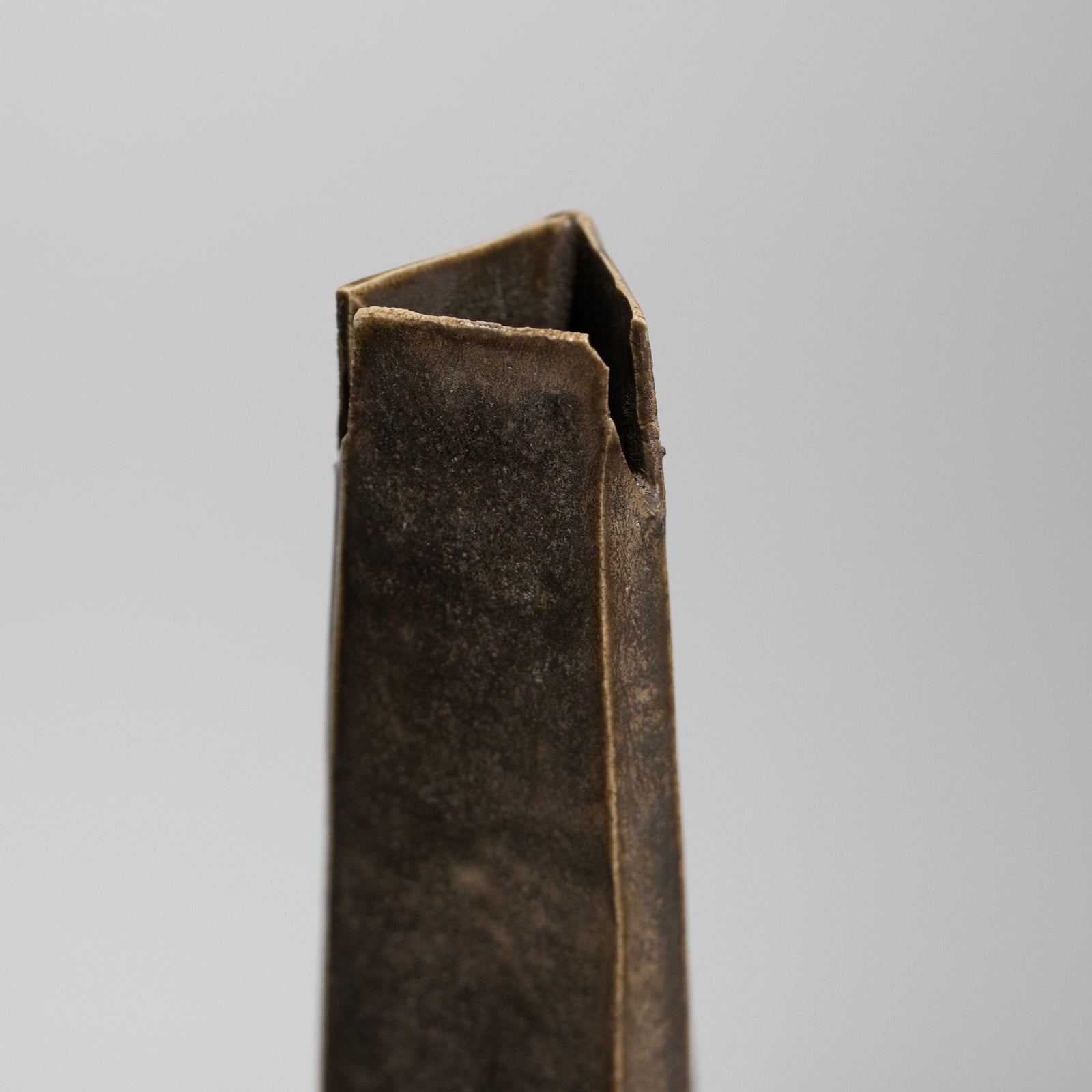 岩佐昌昭 / 銀彩花入（一点物） – HULS GALLERY TOKYO | 現代工芸