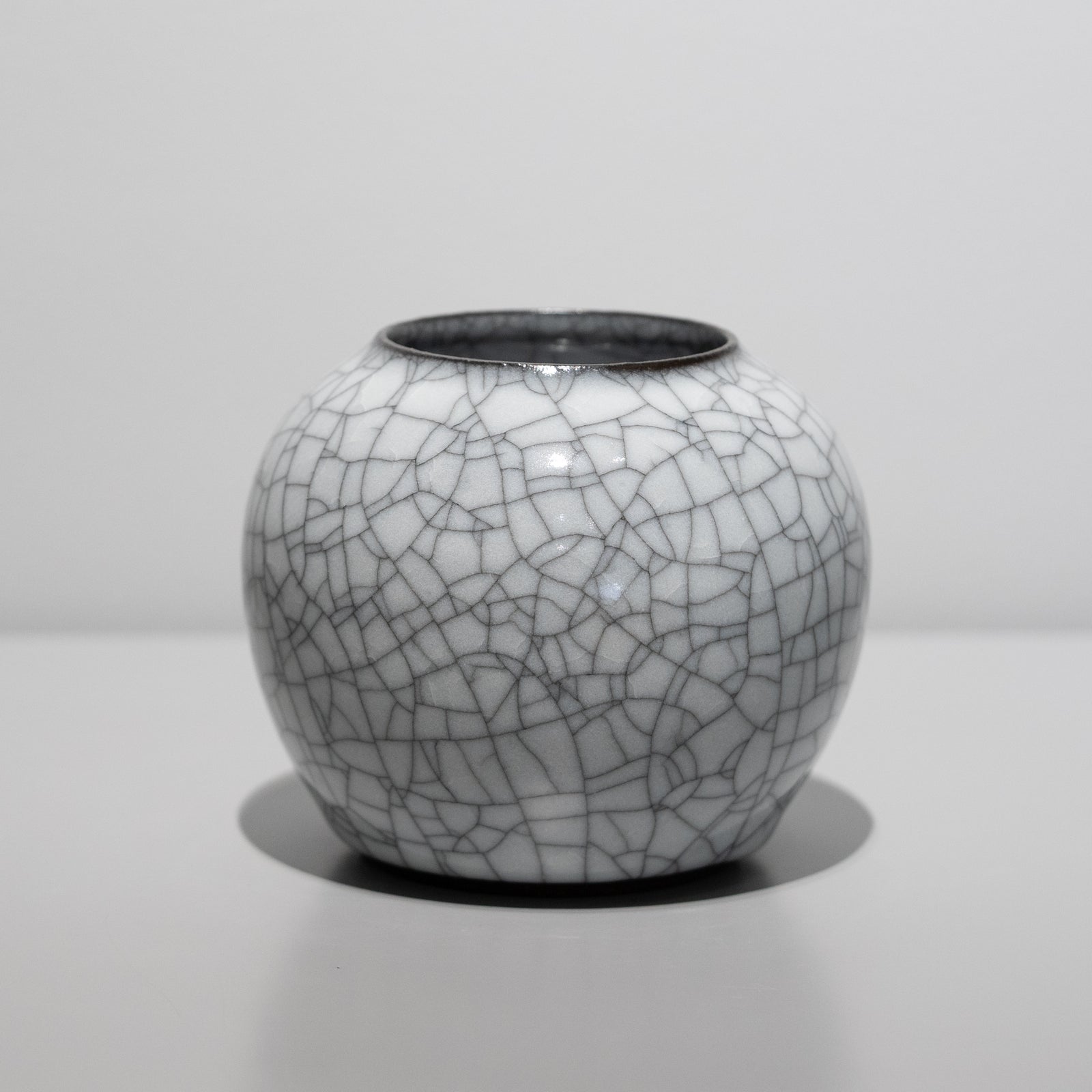 今泉毅 / 白瓷壷（一点物） – HULS GALLERY TOKYO | 現代工芸ギャラリー