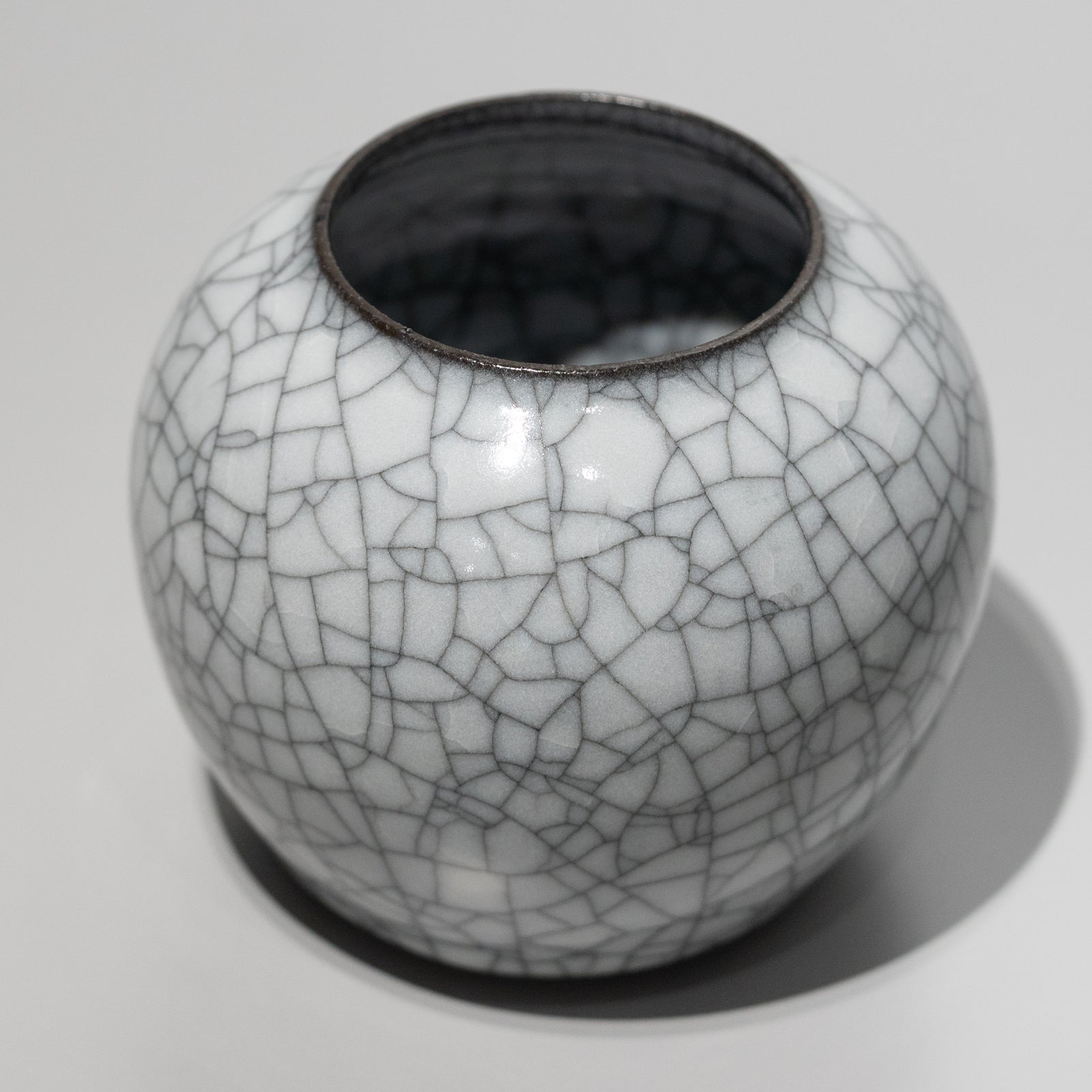 今泉毅 / 白瓷壷（一点物） – HULS GALLERY TOKYO | 現代工芸ギャラリー