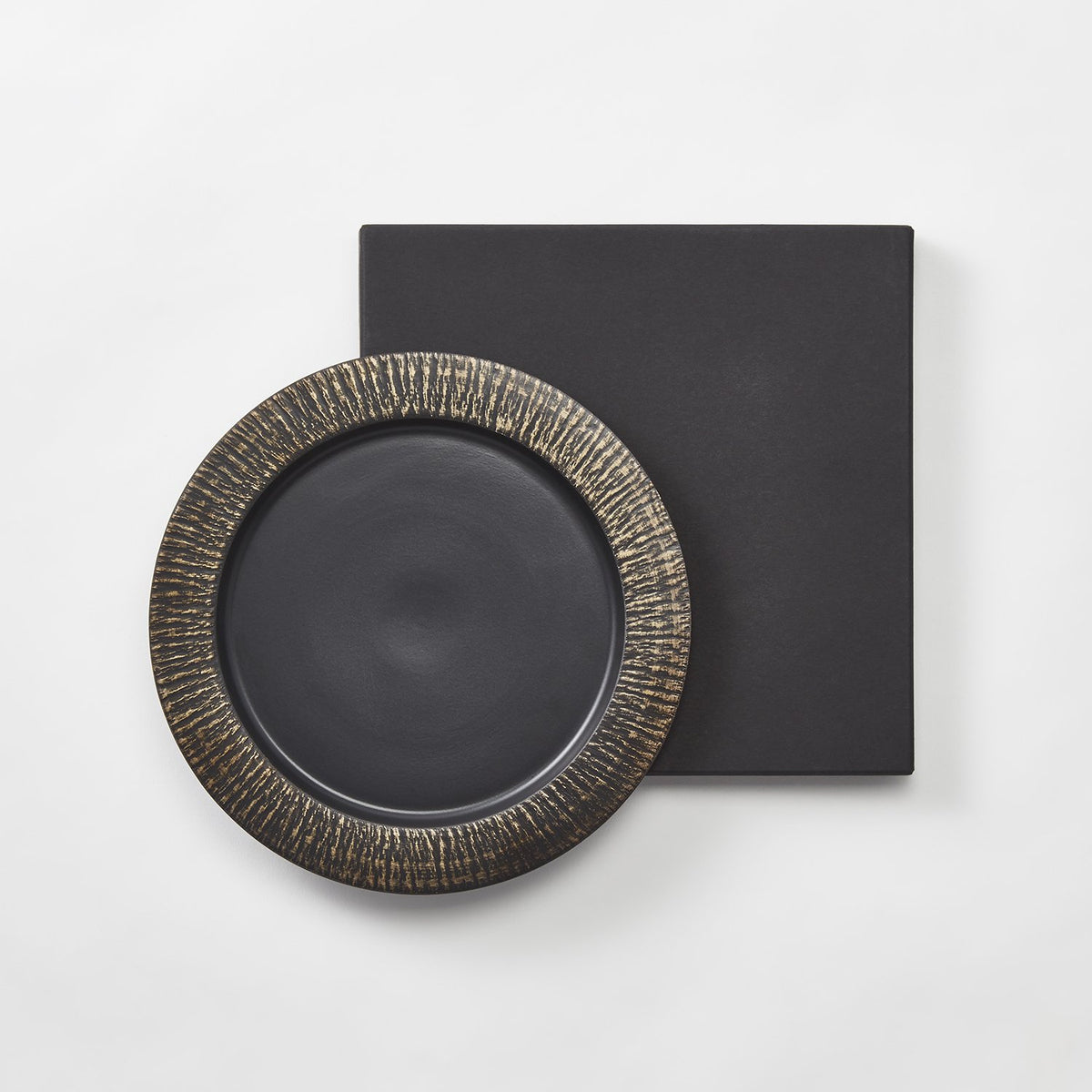 仙台総本舖の玉虫塗り銘々皿