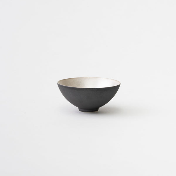 <transcy>Sake/Tea Cup (Deep) / Black Glaze-Inner Ginsai</transcy>