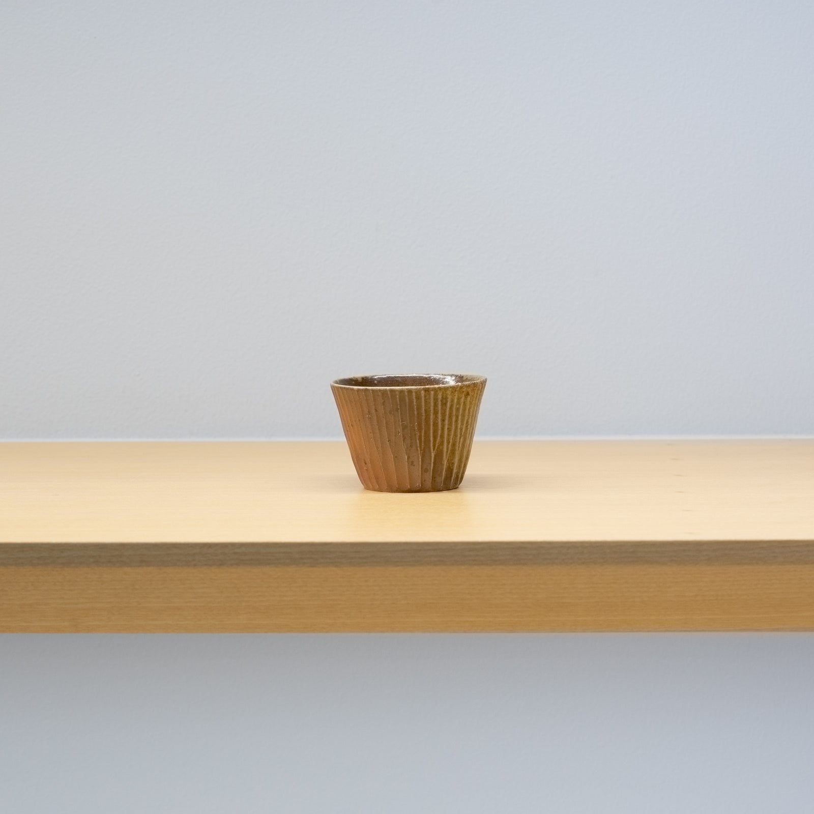 森本仁 / 備前ぐい呑 鎬（一点物） – HULS GALLERY TOKYO | 現代工芸ギャラリー