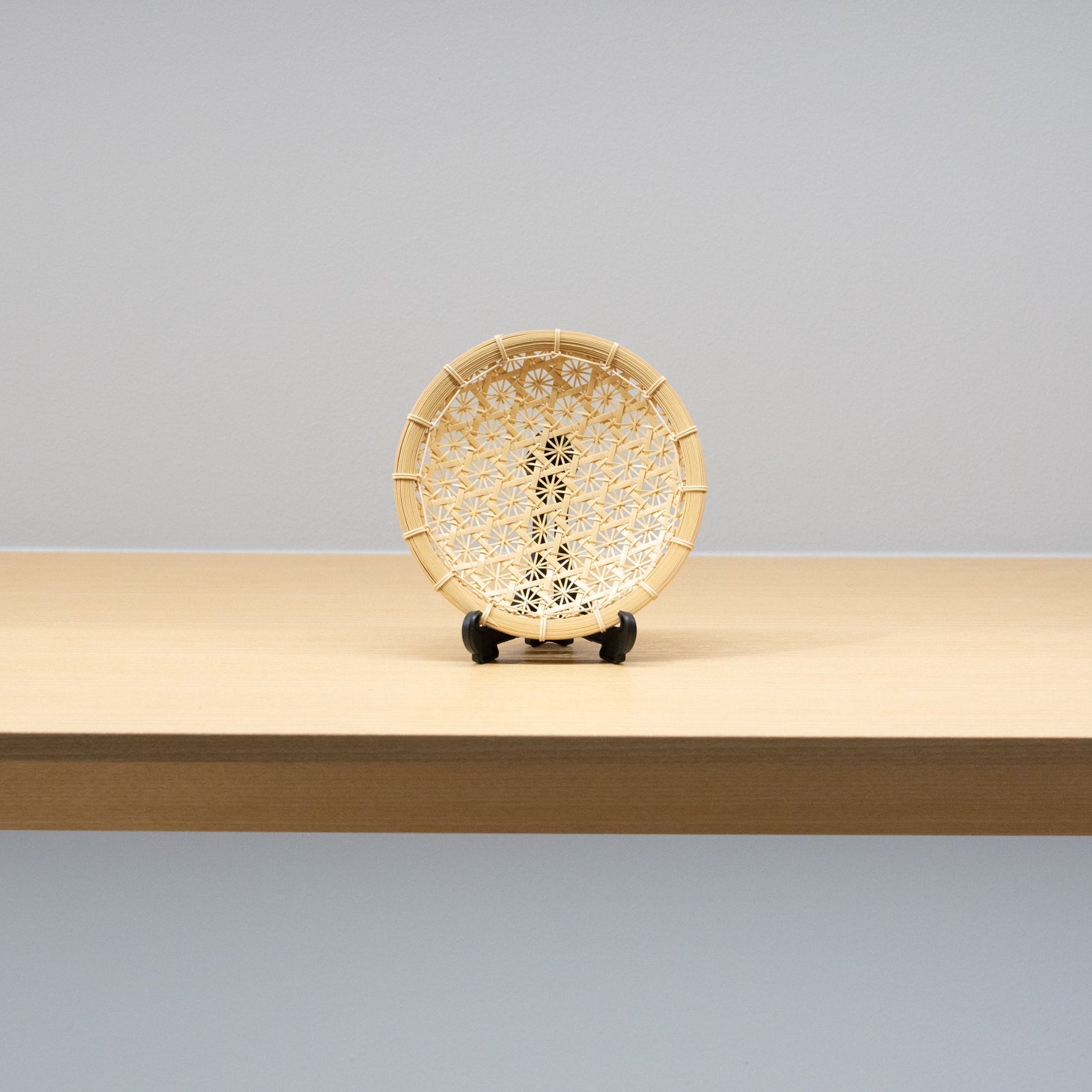 小倉智恵美 / 白竹菊模様豆皿 – HULS GALLERY TOKYO | 現代工芸