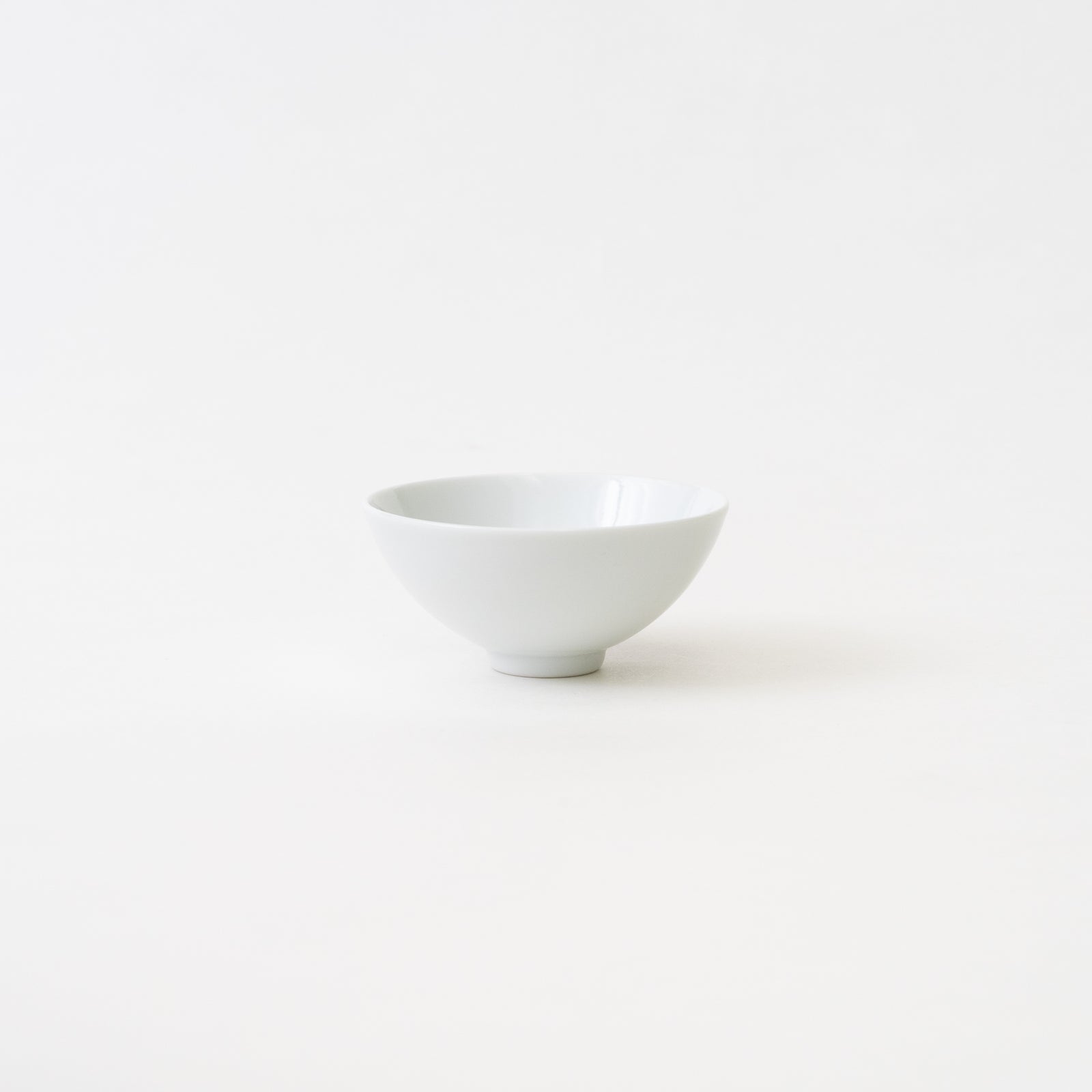 白磁（石灰釉）平盃（深） – HULS GALLERY TOKYO | 現代工芸ギャラリー