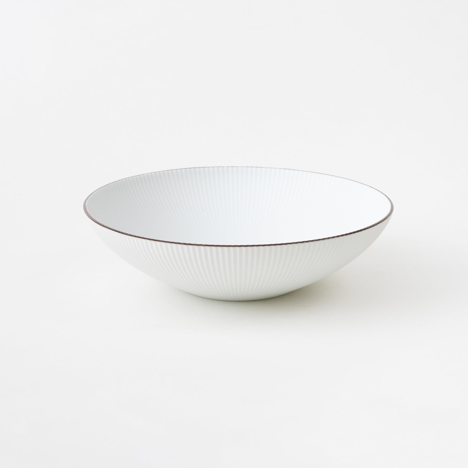鎬 白磁ブラスト BOWL/Lふち錆あり 鎬 白磁ブラスト Bowl/M ふち錆あり – HULS GALLERY TOKYO | 現代工芸