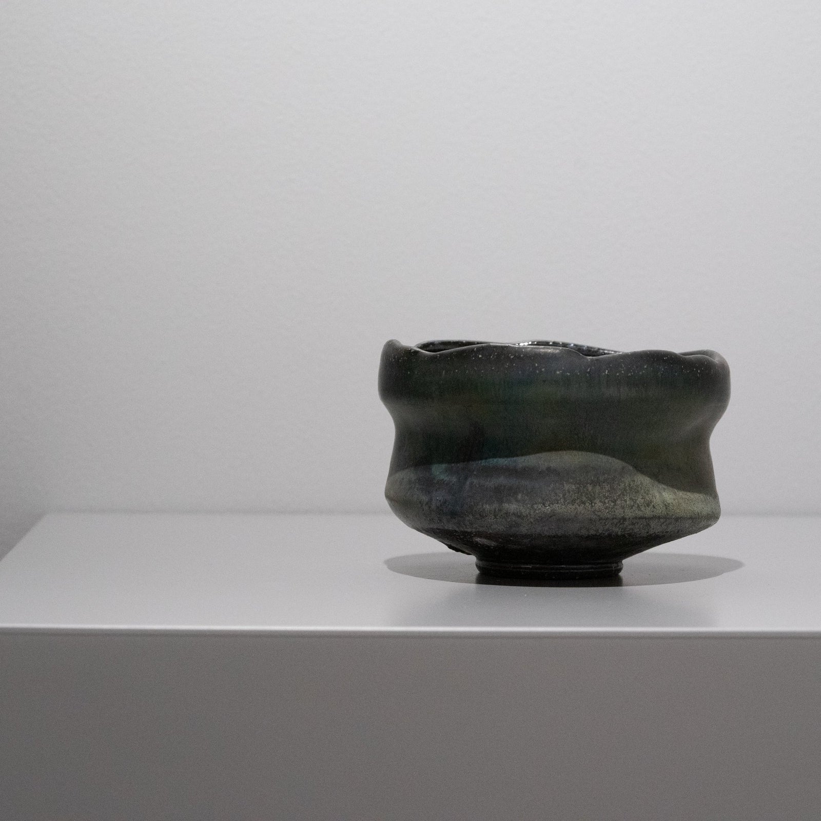 徳永榮二郎 / 黒有田 抹茶碗（一点物） – HULS GALLERY TOKYO | 現代