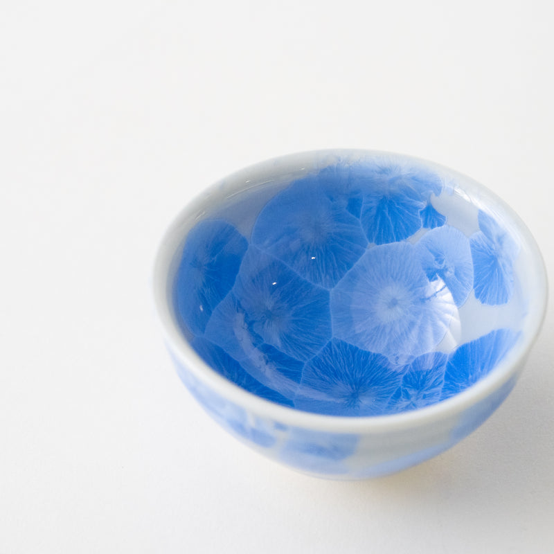 <transcy>Hana-Kessho Sake Cup (Blue)</transcy>