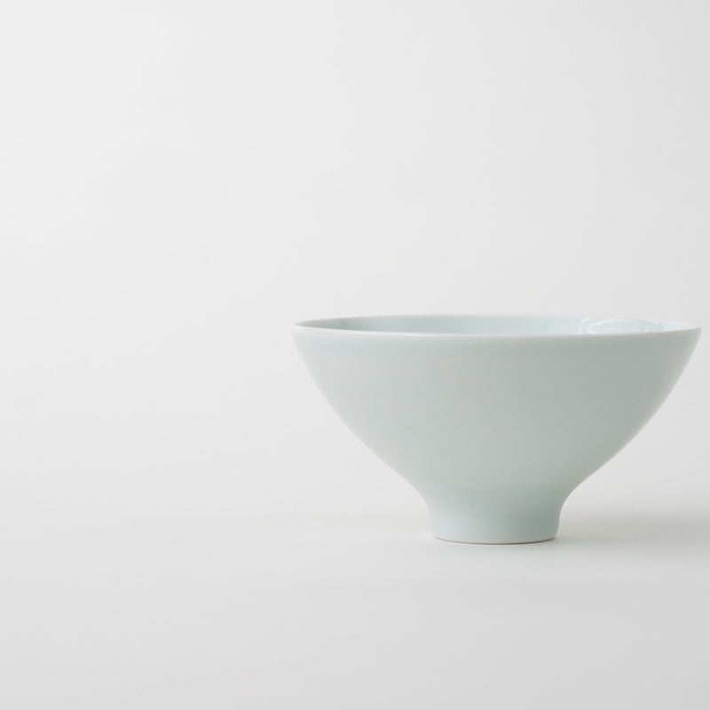 泡青磁 丸高台飯碗 （大） - HULS GALLERY TOKYO | 現代工芸ギャラリー