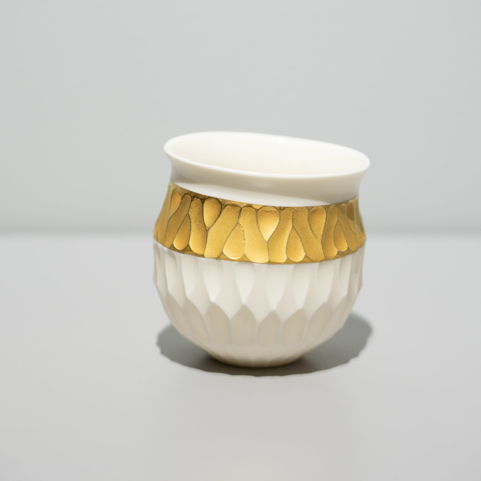 安藤良輔 / まるい湯呑み 金彩 – HULS GALLERY TOKYO | 現代工芸ギャラリー