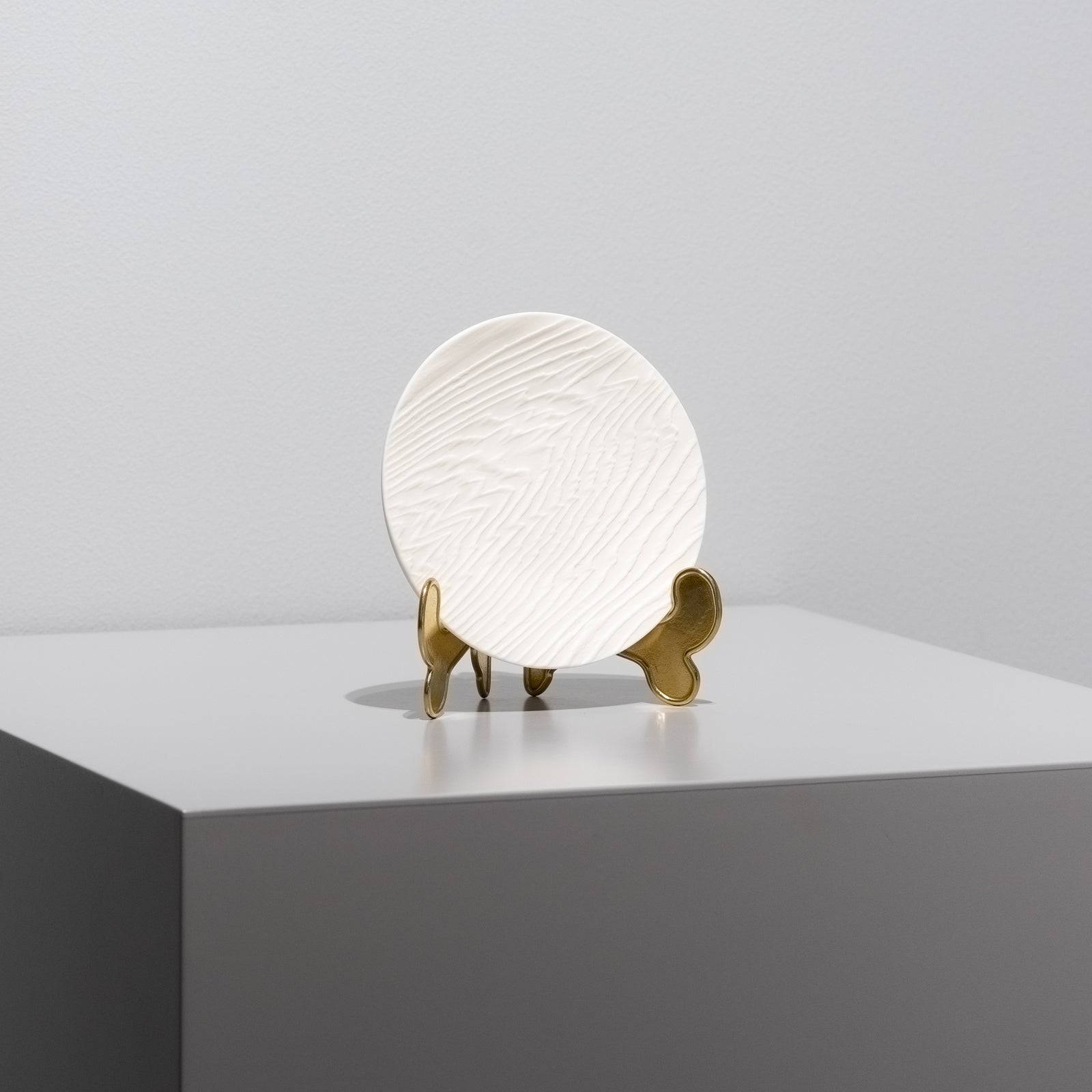 安藤良輔 / 木目丸皿16 焼き締め – HULS GALLERY TOKYO | 現代