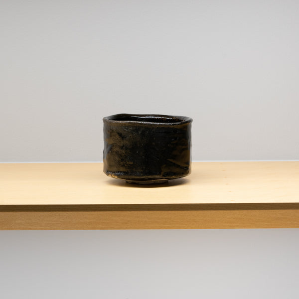 <transcy>Ryotaro Kato / Hikidashiguro Tea Bowl (One-of-a-kind)</transcy>