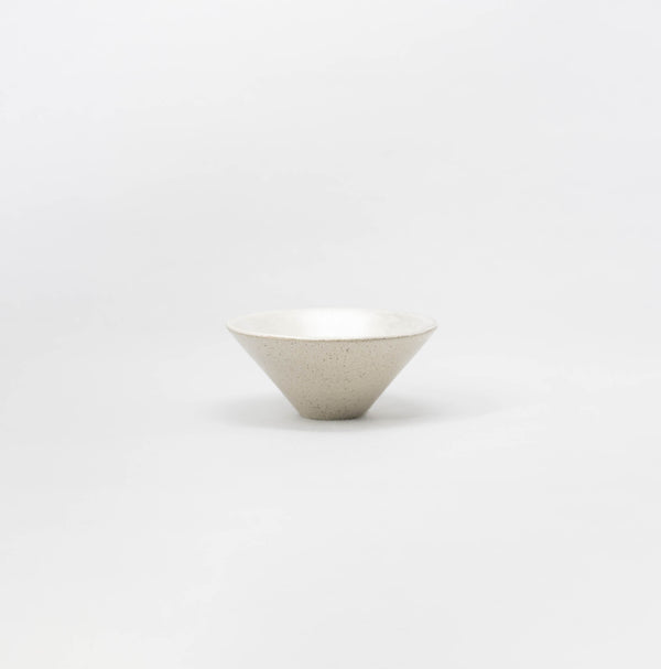 <transcy>Silver Tea Cup (Outside:White)</transcy>