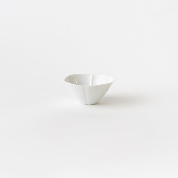 <transcy>Flower Sake Cup (Daiginjo) / White (The Early Imari Design)</transcy>