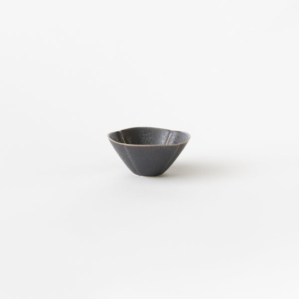 <transcy>Flower Sake Cup (Daiginjo) / Mangan Glaze</transcy>
